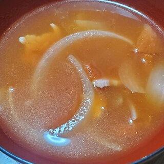 出し仕立てのホールトマトスープ